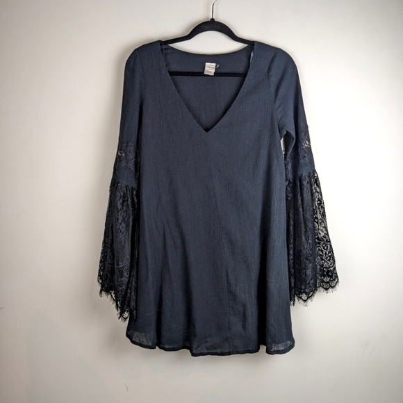 L Space cotton black bell sleeve and lace kaftan top - Picture 2 of 11